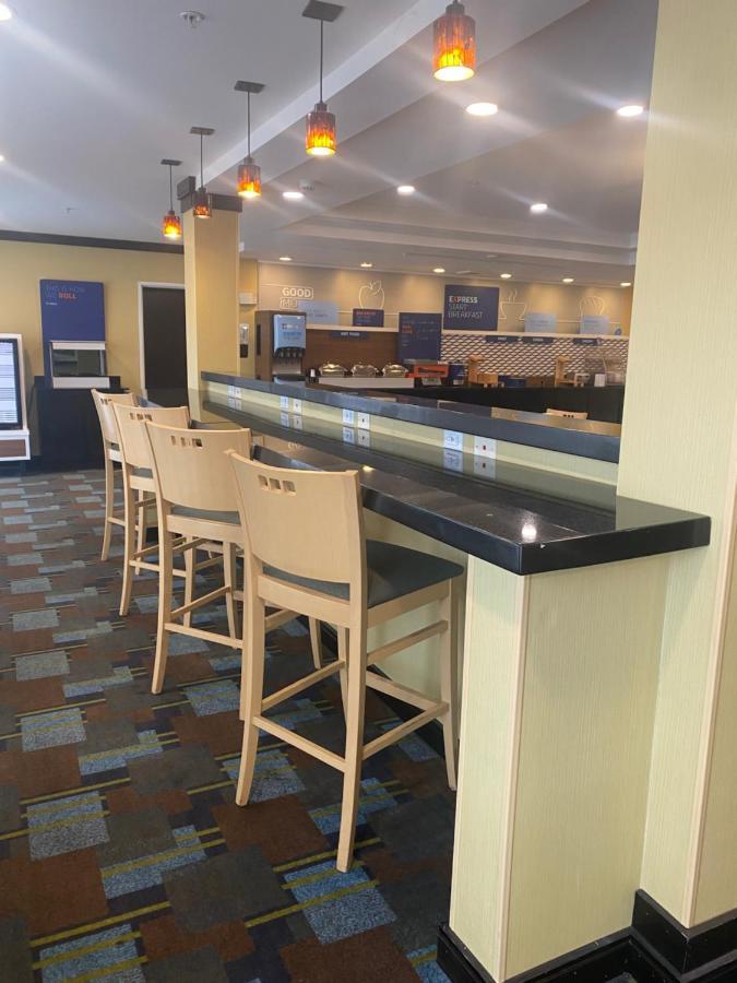 Holiday Inn Express And Suites Detroit North-Troy By Ihg Extérieur photo